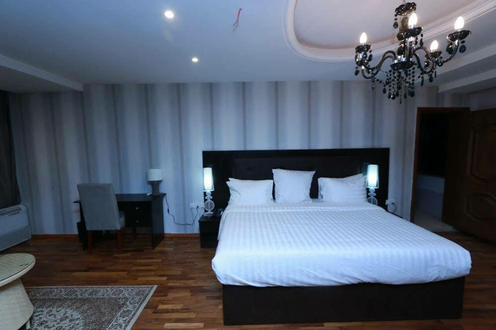 Tivoli Hotel Seafront Ikoyi Aliayabiagba Экстерьер фото